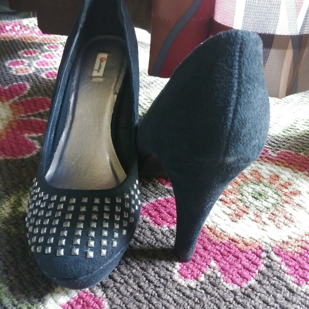 Heels - Picture 2 of 4